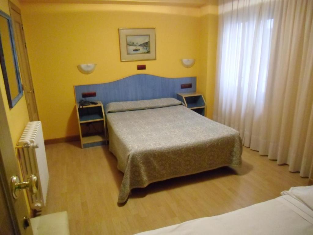 Hostal Don Suero León Extérieur photo