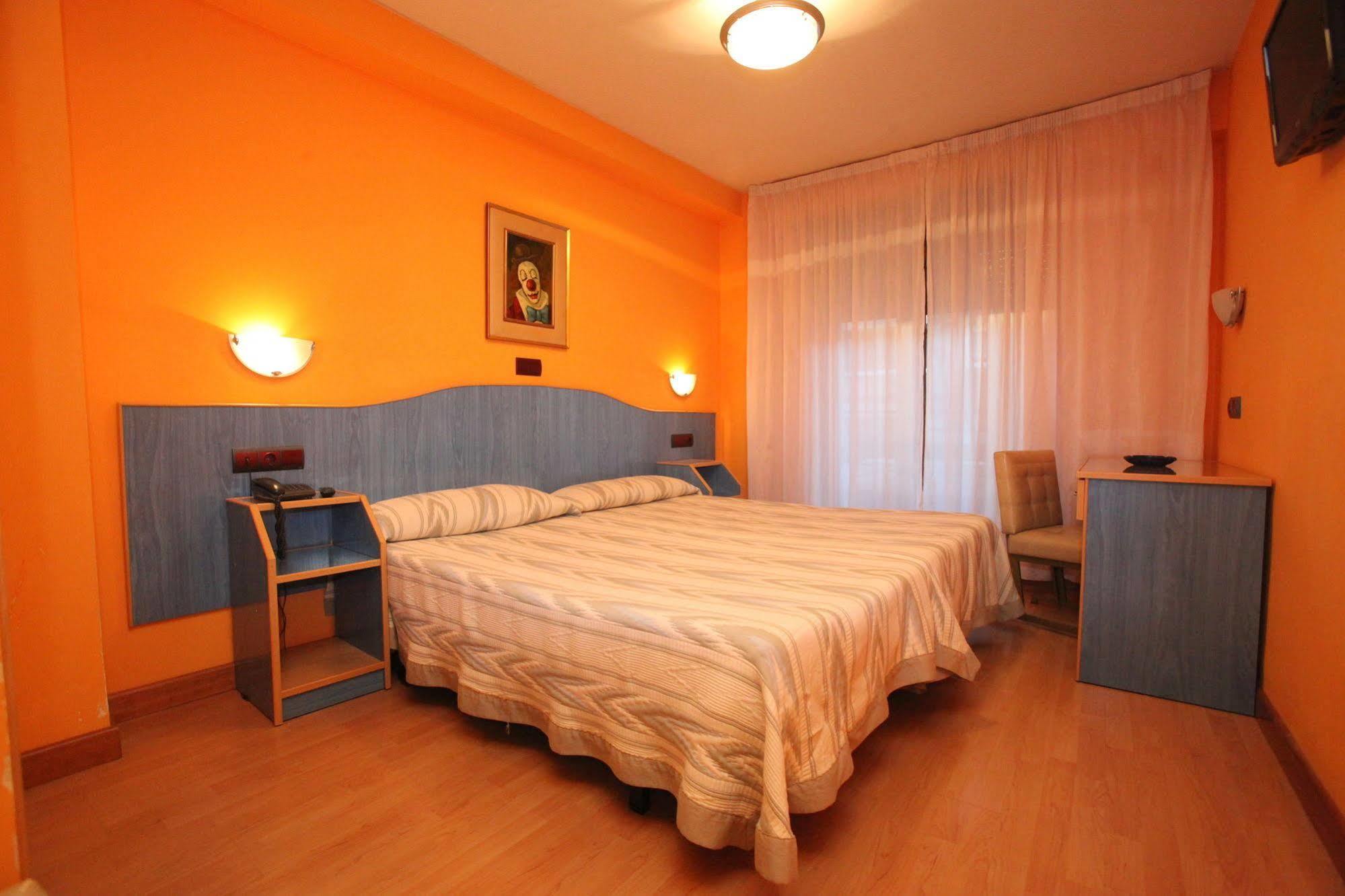 Hostal Don Suero León Extérieur photo